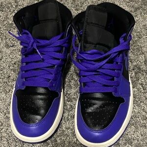 Good condition, Nike, purple and black and white bottom